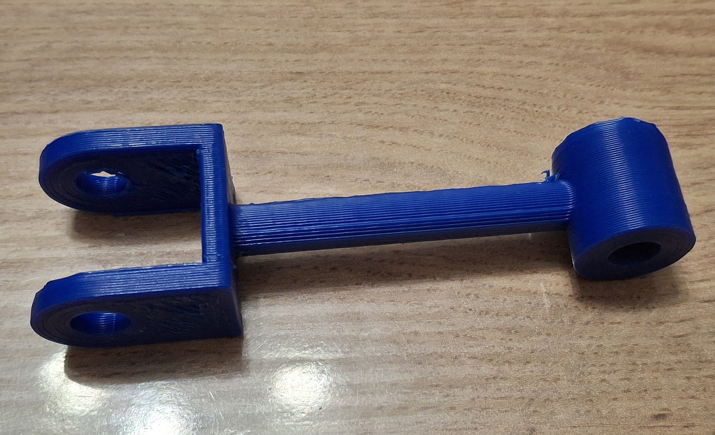 Egyedi tervezésű tartó